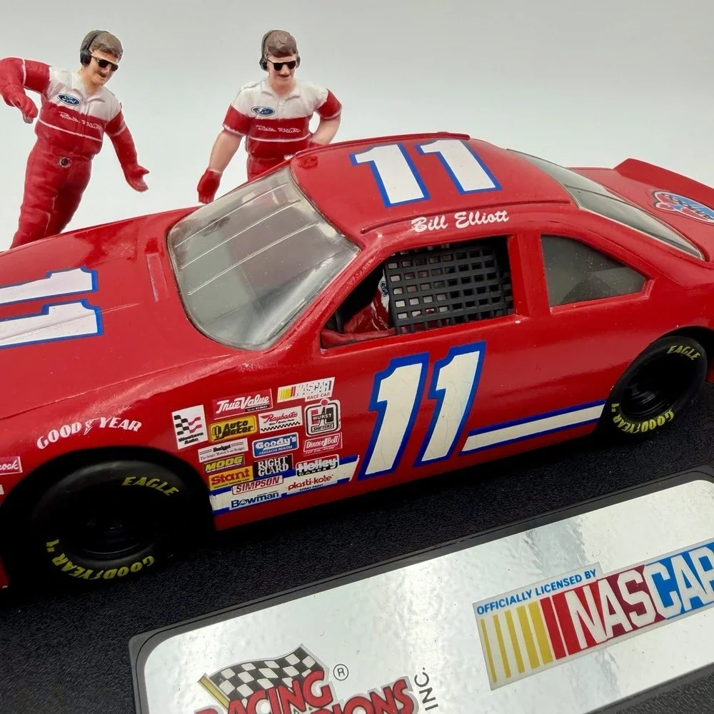 Vintage 1:24 Bill Elliott #11 NASCAR‎ Pit Stop Diorama Racing Champions